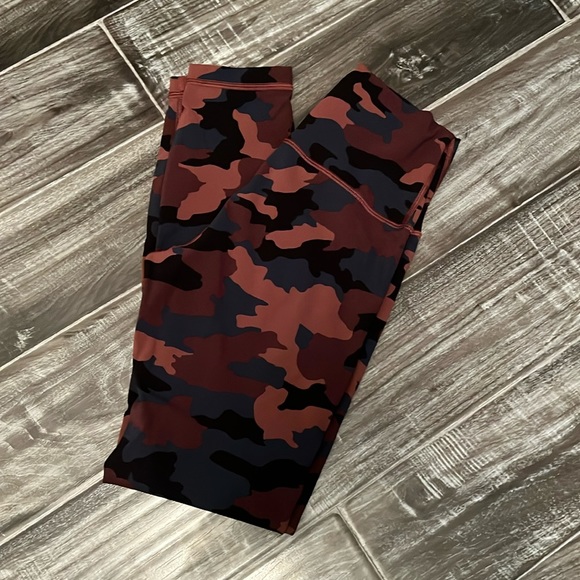 Lululemon s4 great condition wunder under high rise 25 inch - Picture 1 of 3